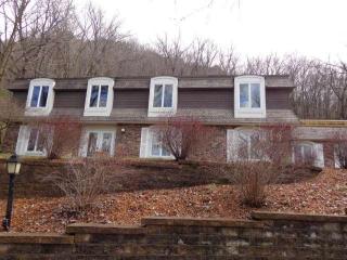 171 29th St, La Crosse, WI 54601-4341