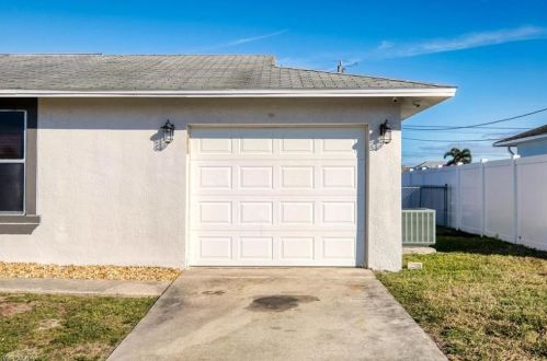 1105 12th St, Cape Coral, FL 33909-1442