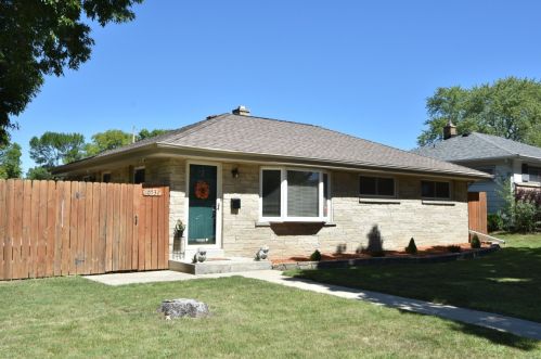 10532 Rae Ave, Milwaukee, WI 53225-3232