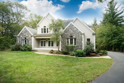 9 Lovell St, Mendon MA  01756-1242 exterior