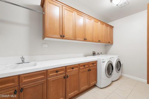 3824 Doheney Ct, Simi Valley CA  93063-0208 exterior