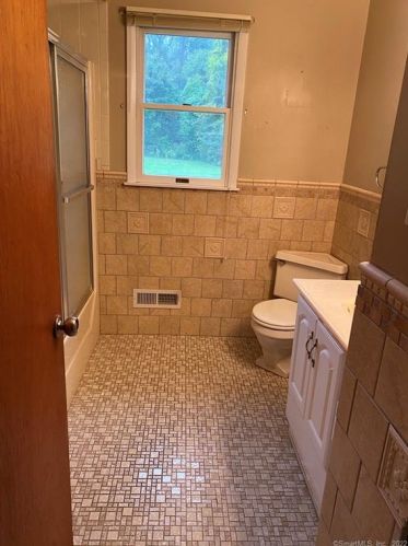 110 Cross Hl Rd, Upper Stepney CT 06468-2355 exterior