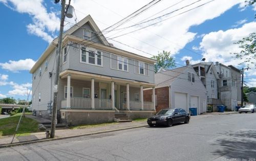 13 Green St, Waterbury, CT 06708-3512