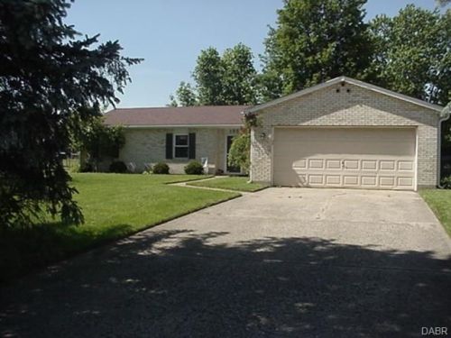 135 Nikki Ct, Franklin, OH 45005-4270