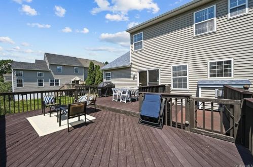 35 Mclaughlin Way, Washingtonville NY  10992-1151 exterior