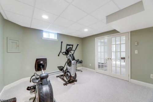 31 Castle Ct, Dover NJ  07869-2024 exterior