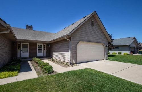 613 Ellys Way, Slinger, WI 53086-9339