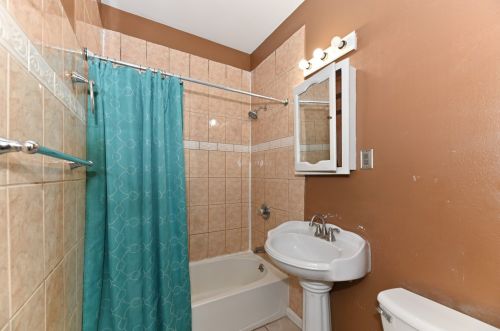 1218 35, Milwaukee WI 53215-1433 exterior