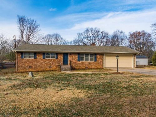 706 Eastwood Rd, Reidsville, NC 27320-6722