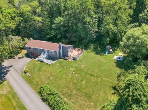 27 Violet Ln, Stormville, NY 12582-5259