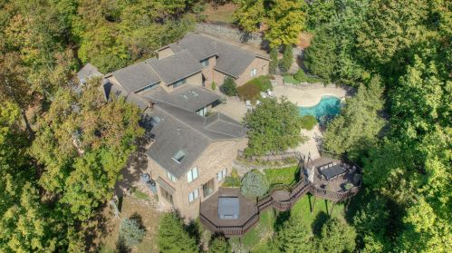 903 Squire Oaks Dr, Covington, KY 41017-1372