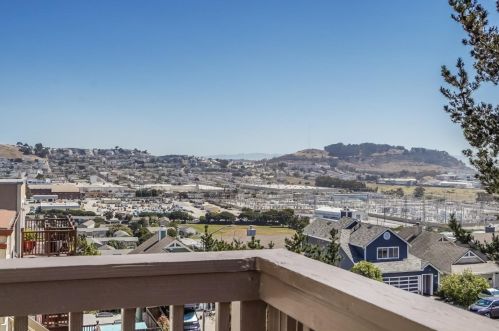 1063 Schwerin St, Daly City CA  94014-1622 exterior