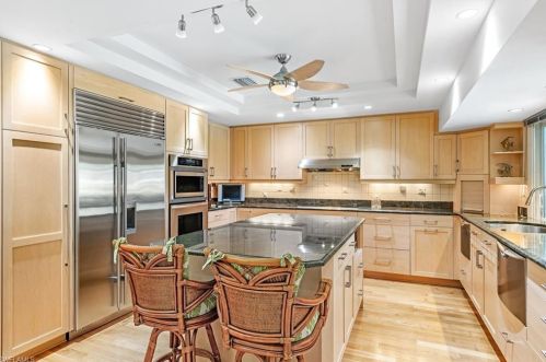 856 Limpet Dr, Sanibel, FL 33957-3806