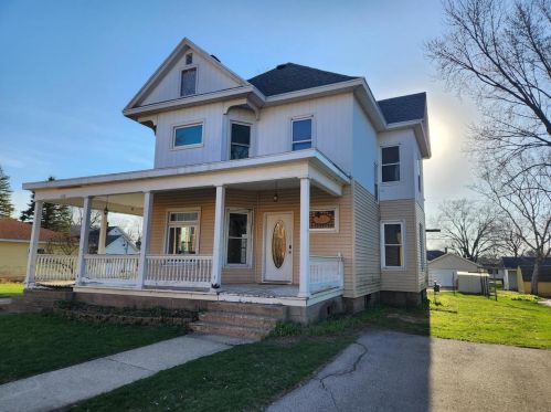 121 Cleveland St, Poynette, WI 53955-8913