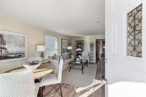 135 San Carlos Ave, Redwood City, CA 94061-3516