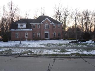 890 Chestnut Ln, Vermilion, OH 44001-2069