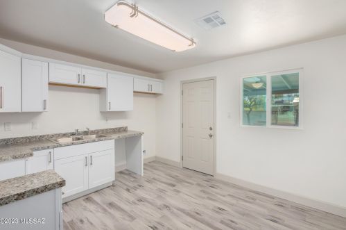 901 Calle Medina, Tucson, AZ 85756-6446