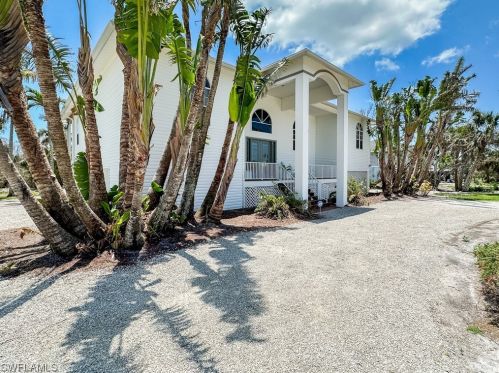 1724 Bunting Ln, Sanibel FL  33957-4226 exterior