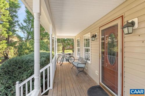 10 Old Homestead Cir, Bybee, VA 22963-3232