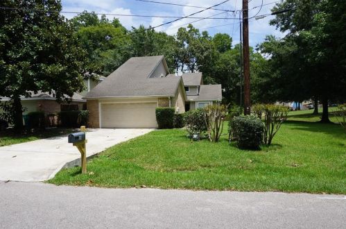 18 Dogwood Trl, Conroe TX  77304-1288 exterior