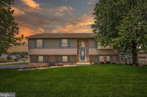 155 Cedar Ln, Lebanon, PA 17046-2051