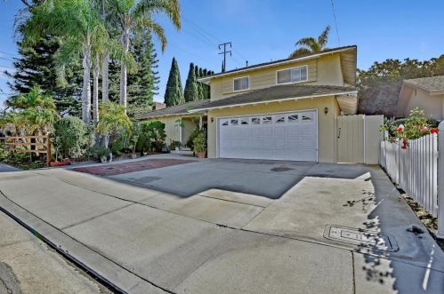 2404 255th St, Lomita, CA 90717-2305