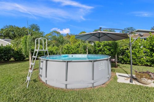 5417 Palmetto Dr, Fort Pierce FL  34982-7481 exterior
