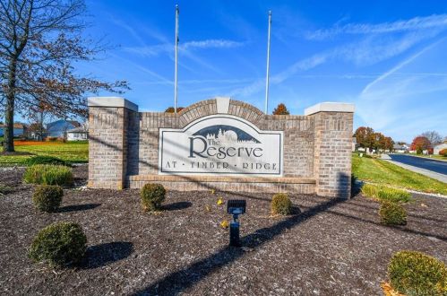 4055 Twin Lakes Cir, Englewood, OH 45315-8759