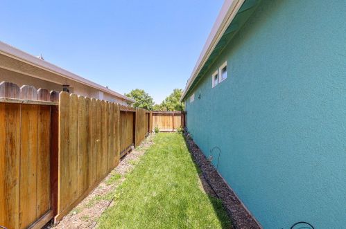 3387 Four Seasons Dr, Turlock CA  95382-9713 exterior