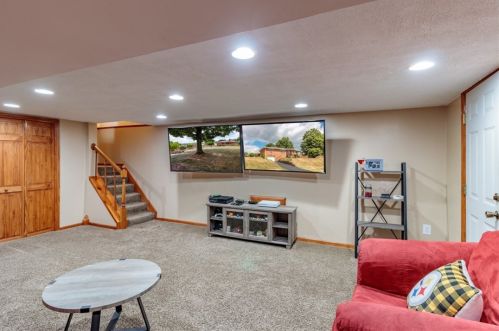 1520 Larkspur Dr, Finleyville PA  exterior