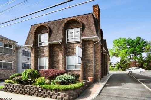 31 Main St, West Paterson, NJ 07424-1523