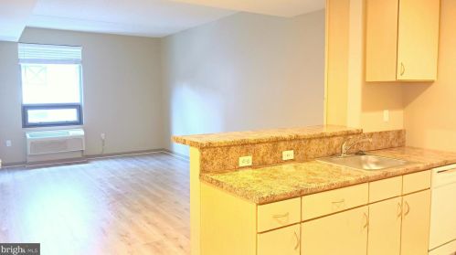 815-37 Arch St, Philadelphia, PA 19107