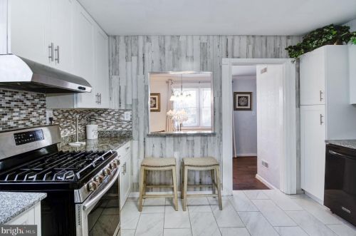 3143 Annandale Rd, Falls Church VA  22042-4243 exterior