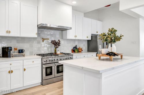 7627 22nd St, Phoenix AZ  85020-4706 exterior