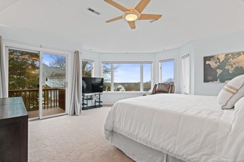 86 Crosswinds Dr, Groton CT  06340-4870 exterior