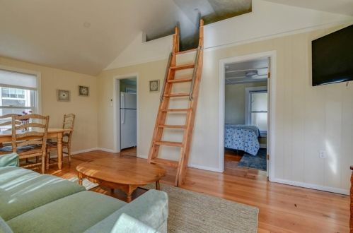 83 Angell Rd, South Kingstown RI  02882-5171 exterior