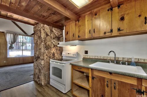 3727 Larch Ave, South Lake Tahoe CA  96150-8504 exterior