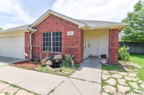 10304 Lake Brook Dr, Hurst, TX 76053-7825