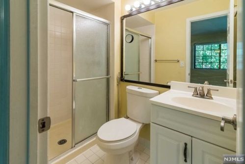 3710 Mark Twain Way, Mahwah NJ  07430-3477 exterior