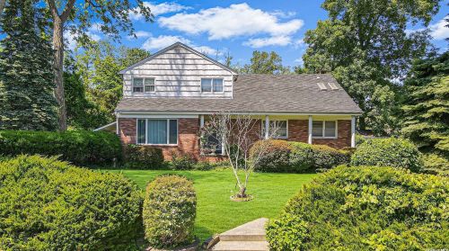 74 Orchid Dr, San Remo, NY 11754-2215