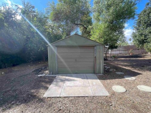 3304 Silver Oak Ln, Vista CA  92084-6614 exterior