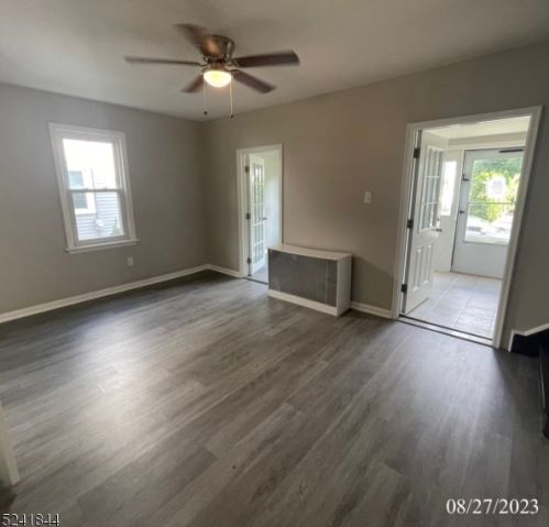 124 8th Ave, Roselle NJ  07203-2032 exterior