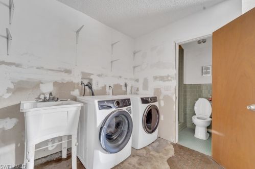 2911 5 Pl, Cape Coral FL  33904-3410 exterior