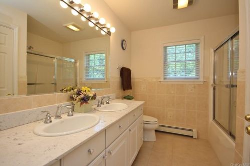 1774 Pleasantville Rd, Briarcliff NY  10510-1116 exterior