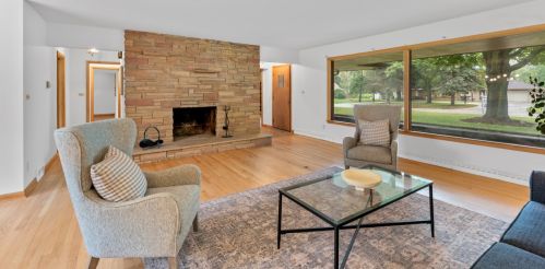 8745 Kildeer Ct, Milwaukee, WI 53209-1319