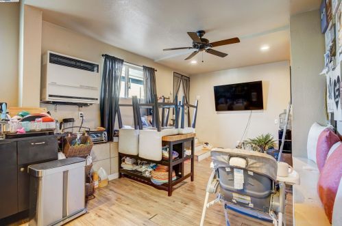 1725 96 Ave, Oakland CA  94603-1909 exterior