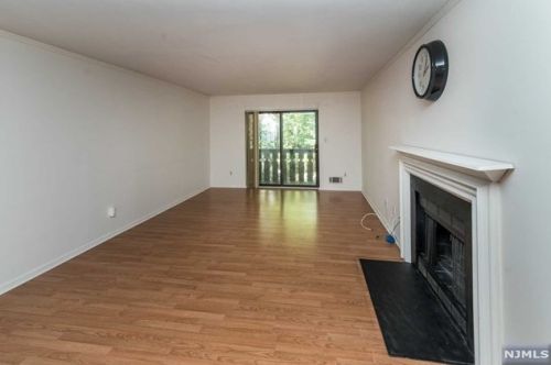 3710 Mark Twain Way, Mahwah NJ  07430-3477 exterior