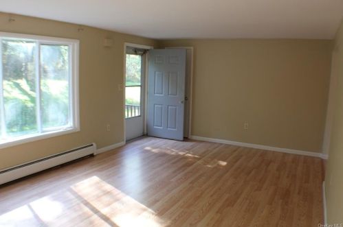24 Wawayanda Rd, Warwick NY  10990-3339 exterior