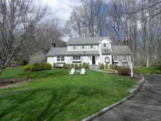 80 Delaware Rd, Bridgeport, CT 06612-2106