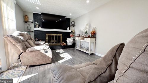 105 Appletree Dr, Leesburg VA  20176-4507 exterior